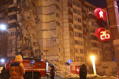  Prédio de nove andares colapsa após explosão de gás na Rússia