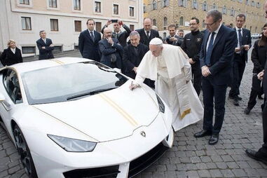 Papa Francisco recebeu Lamborghini