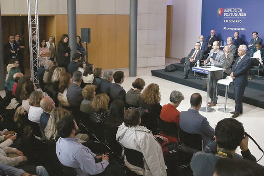 Membros do Governo responderam a 20 perguntas durante uma hora e meia na Universidade de Aveiro. Iniciativa idêntica já tinha sido realizada no ano passado 