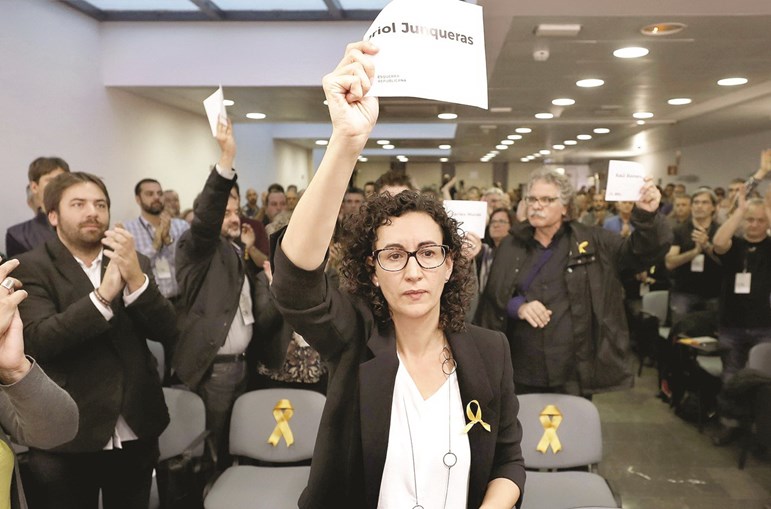 Marta Rovira lidera a campanha da ERC, que surge em primeiro lugar nas intenções de voto 