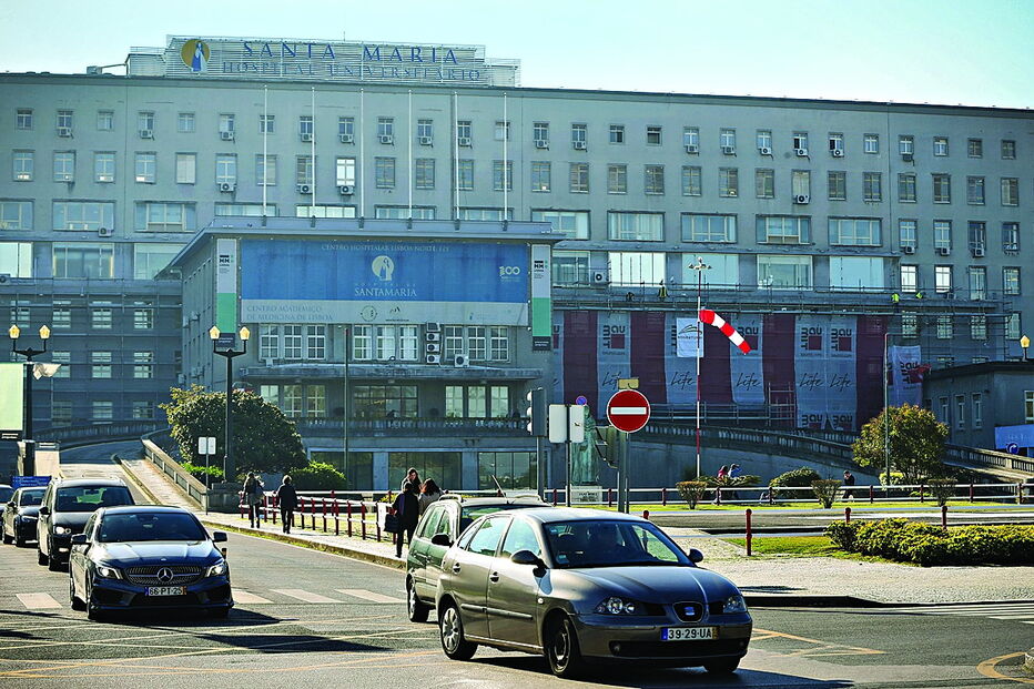 Feridos apresentavam golpes de faca no pescoço e braços e foram transportados para o Hospital de Santa Maria