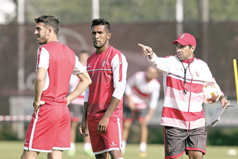 Abel Ferreira (à direita) sublinhou a qualidade da equipa búlgara do Ludogorets