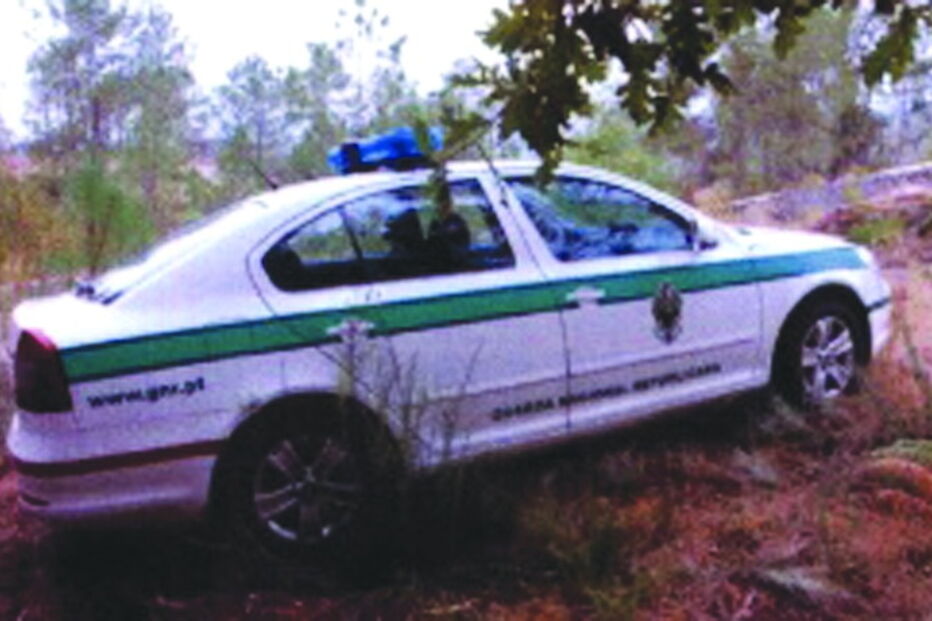 Carro da GNR, cheio de sangue, foi encontrado às primeiras horas da manhã de 11 de outubro. Também aí havia vestígios de Pedro Dias 