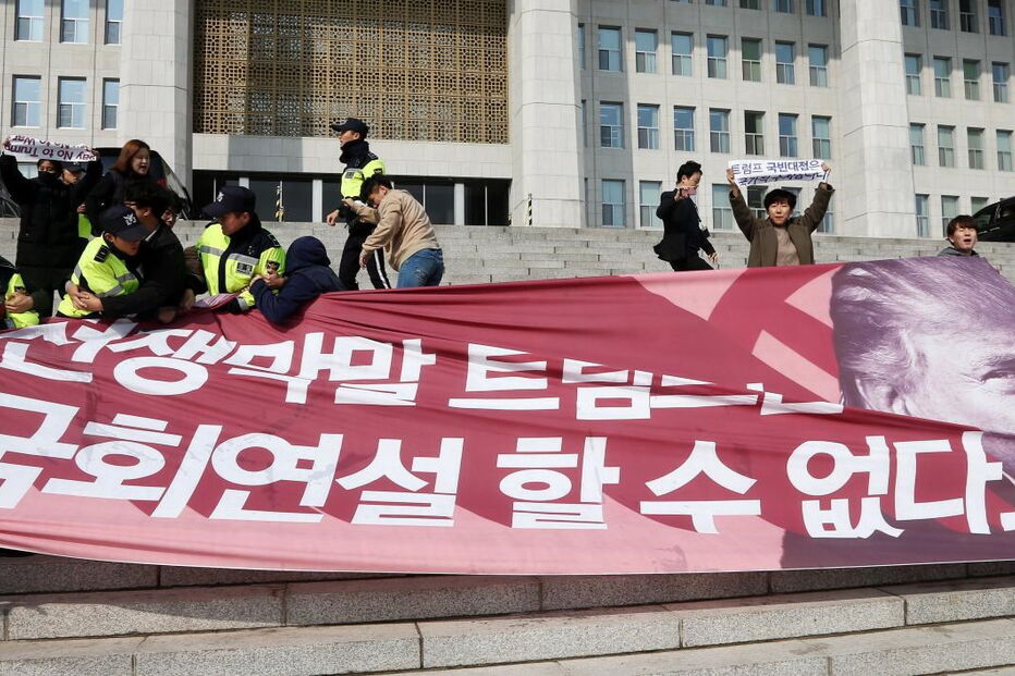 Manifestações contra visita de Trump à Coreia do Sul