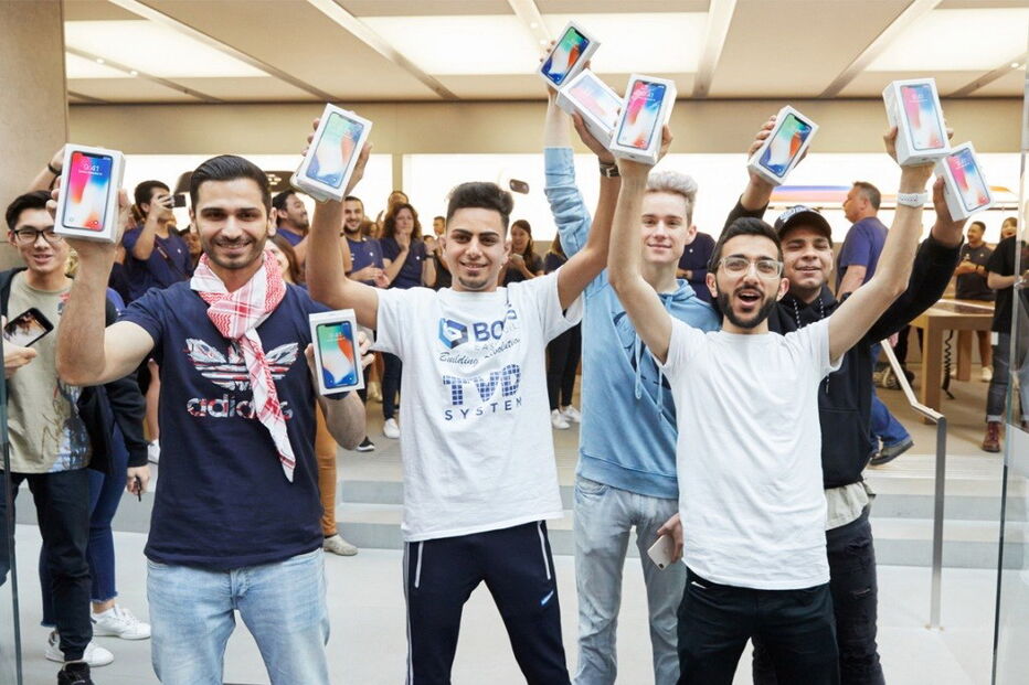 2017-11-03_15_56.02 iphonex_launch_georgestreet_sydney_entrance_purchase_20171102.jpg