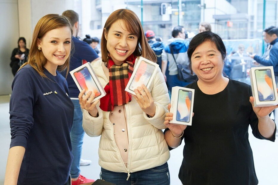 2017-11-03_15_56.02 iphonex_launch_georgestreet_sydney_multiple_purchase_20171102.jpg