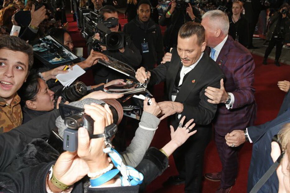 Johnny Depp na passadeira vermelha em Londres