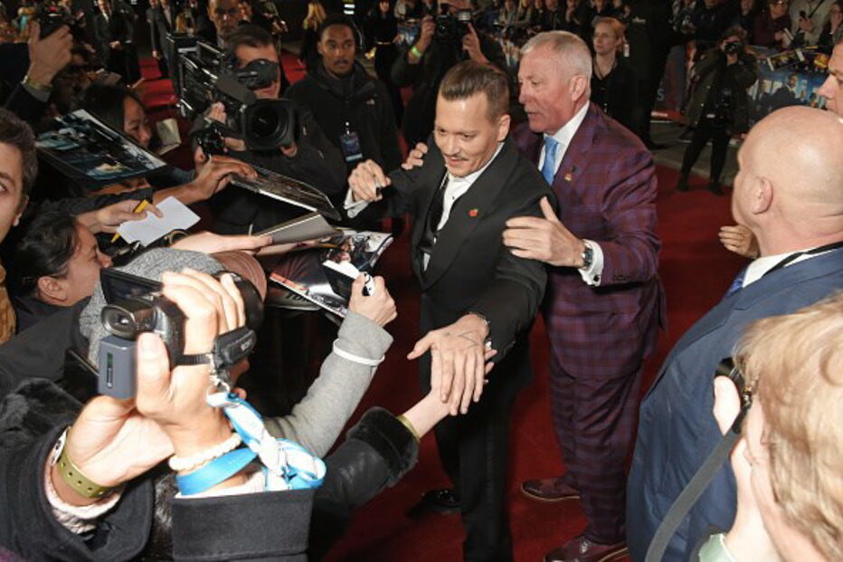 Johnny Depp na passadeira vermelha em Londres