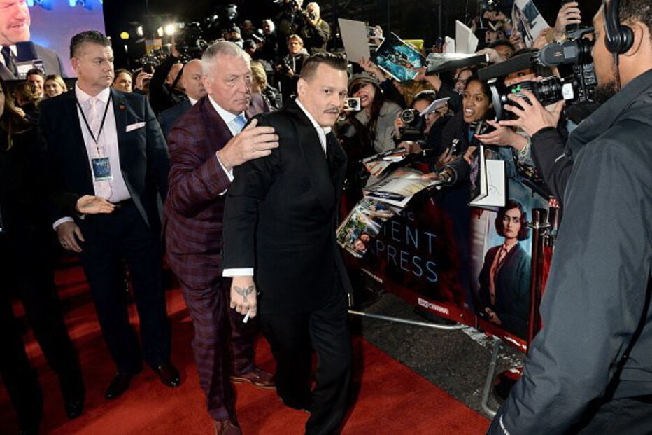 Johnny Depp na passadeira vermelha em Londres
