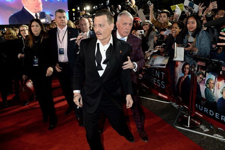 Johnny Depp na passadeira vermelha em Londres