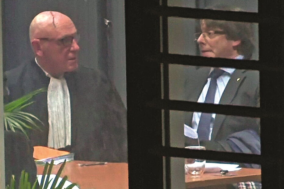 Puigdemont, Catalunha, Madrid, Espanha, Generalitat, Bélgica