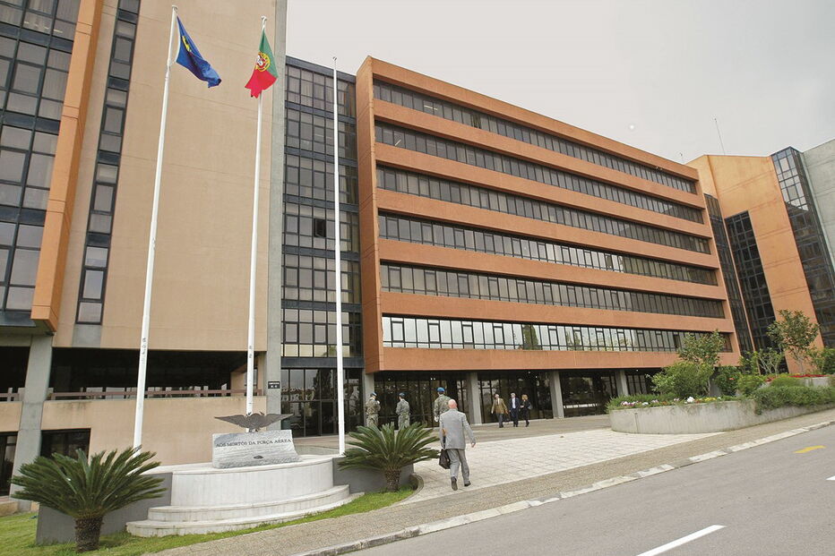 Milhais de Carvalho, general, luvas, dinheiro vivo, messes, Raul Milhais de Carvalho