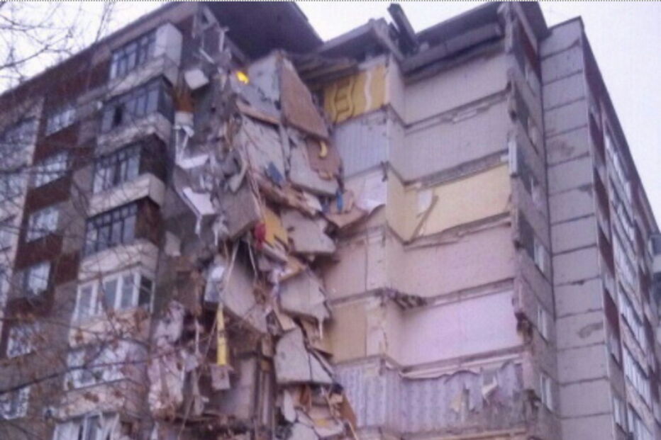 Prédio de nove andares colapsa após explosão de gás na Rússia