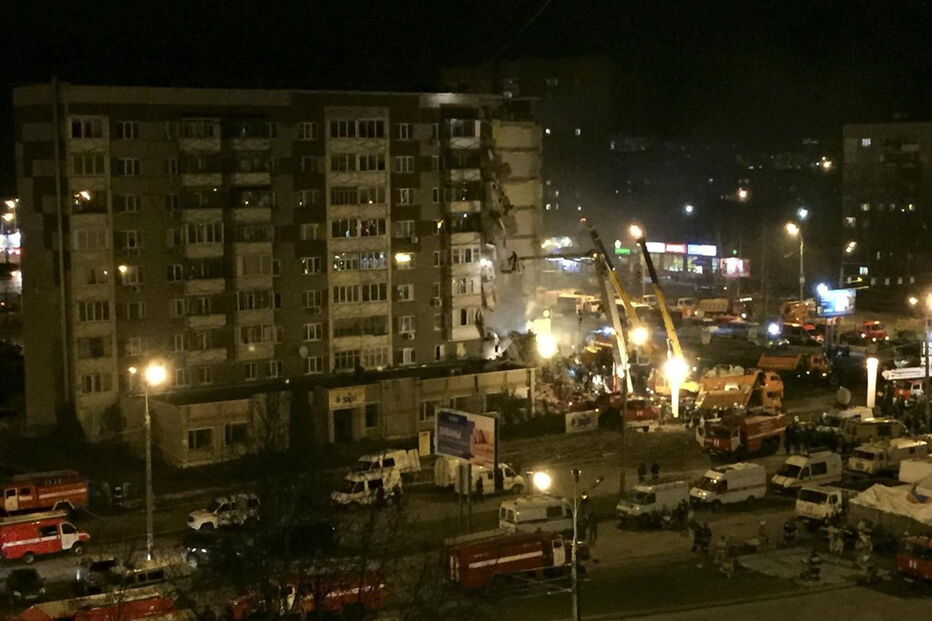  Prédio de nove andares colapsa após explosão de gás na Rússia