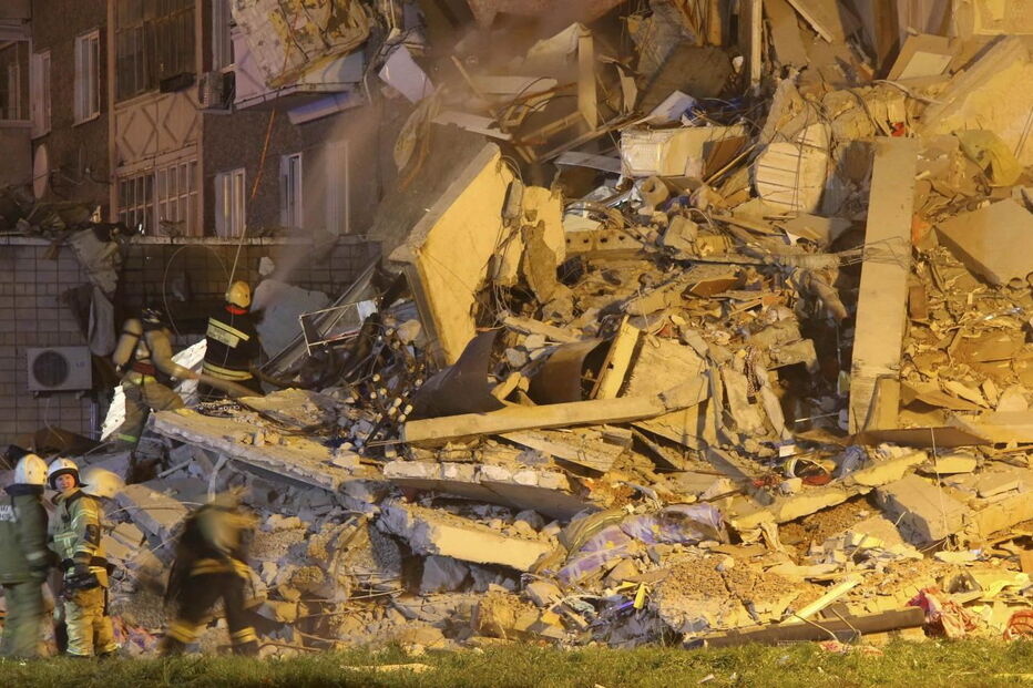  Prédio de nove andares colapsa após explosão de gás na Rússia