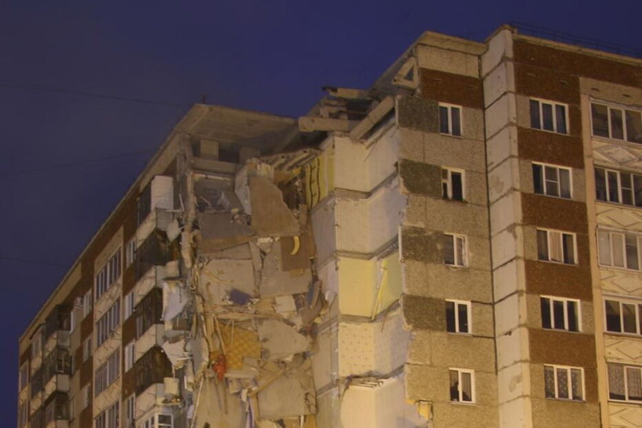  Prédio de nove andares colapsa após explosão de gás na Rússia