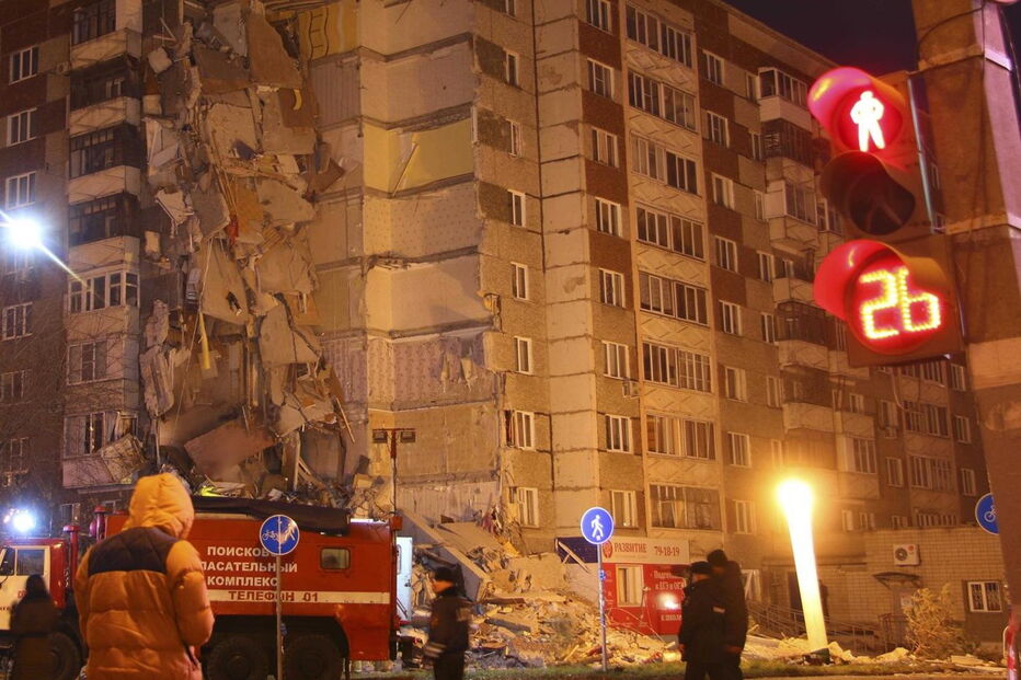  Prédio de nove andares colapsa após explosão de gás na Rússia