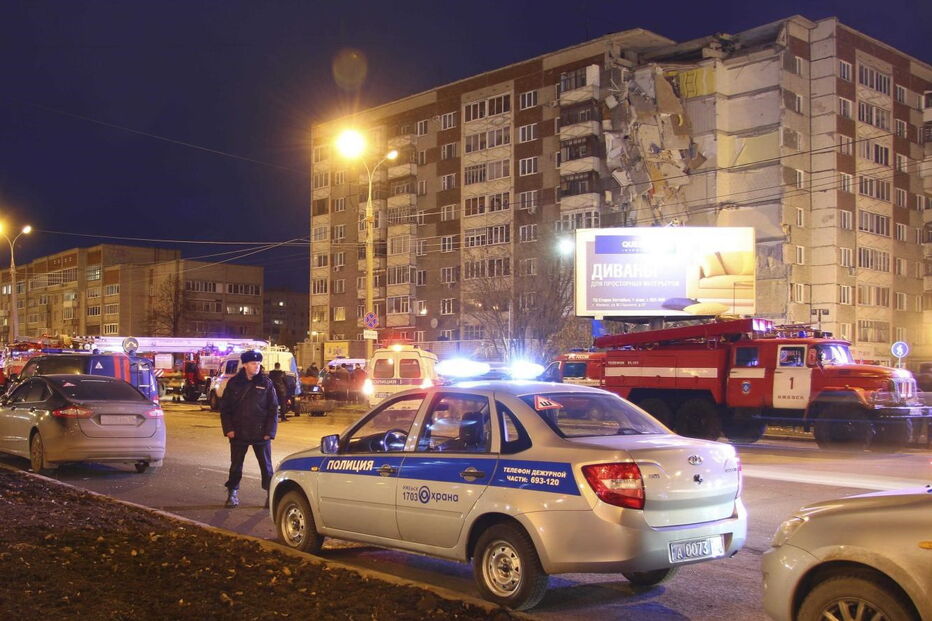  Prédio de nove andares colapsa após explosão de gás na Rússia
