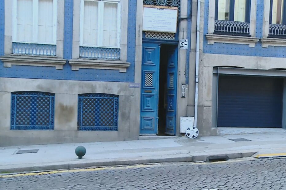Residência da vítima onde ocorreu o crime, no centro do Porto