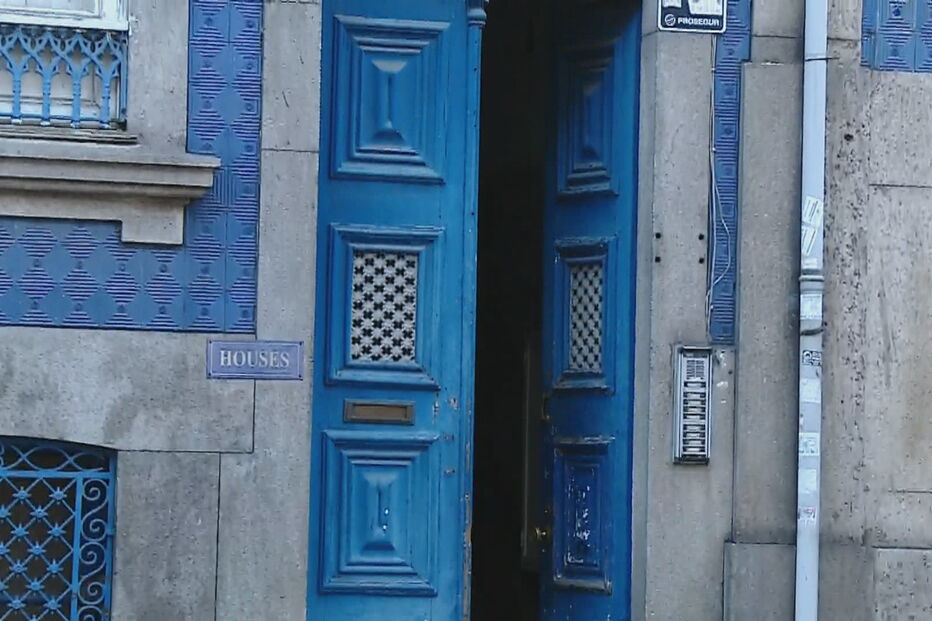 Residência da vítima onde ocorreu o crime, no centro do Porto