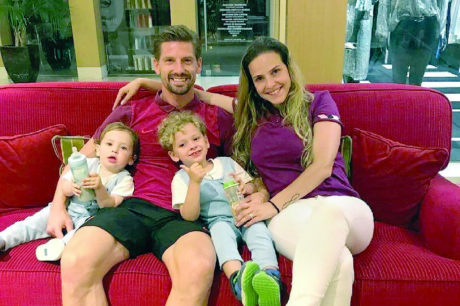 Margarida com Adrien e os filhos, Thomas e Santiago   