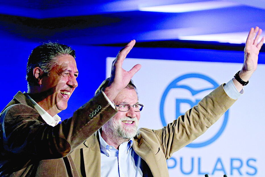 O primeiro-ministro espanhol (à direita na foto) foi manifestar apoio a García Albiol, líder do PP da Catalunha 