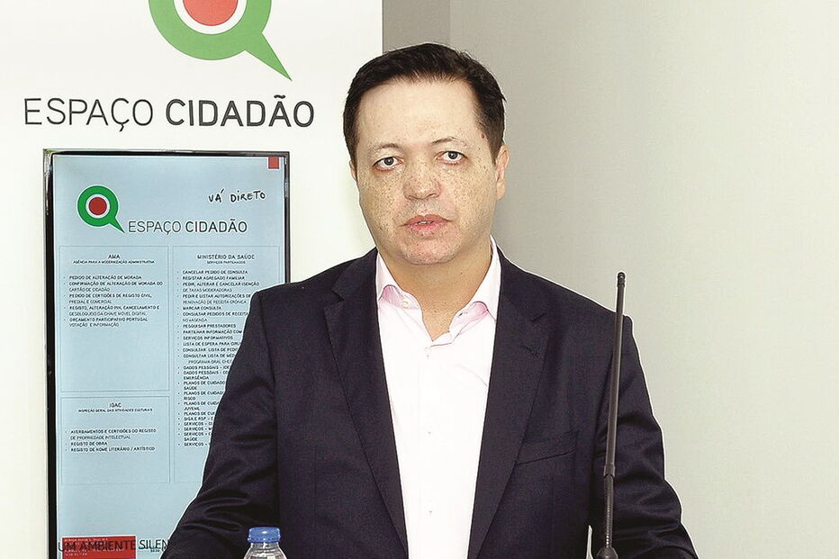  Joaquim Mota e Silva deu aval à contratação do pai, que também presidiu à câmara municipal, seis dias depois de ter tomado posse em 2009