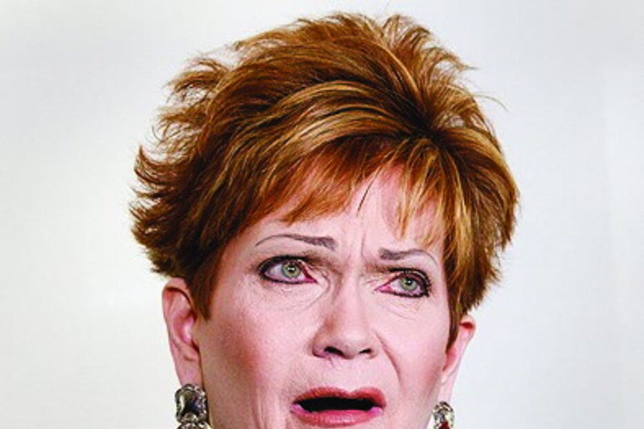 Beverly Nelson diz que Moore tentou violá-la quando tinha 16 anos