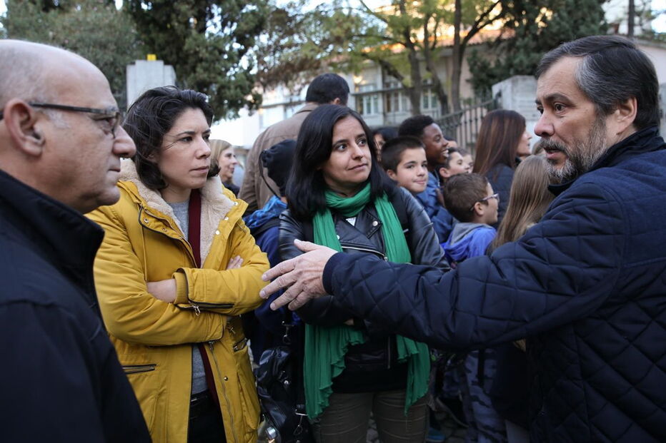 Mário Nogueira conversa com docentes durante greve 