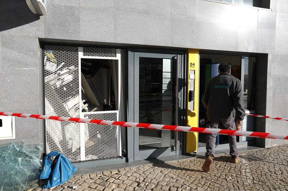 Multibanco assaltado em Almada