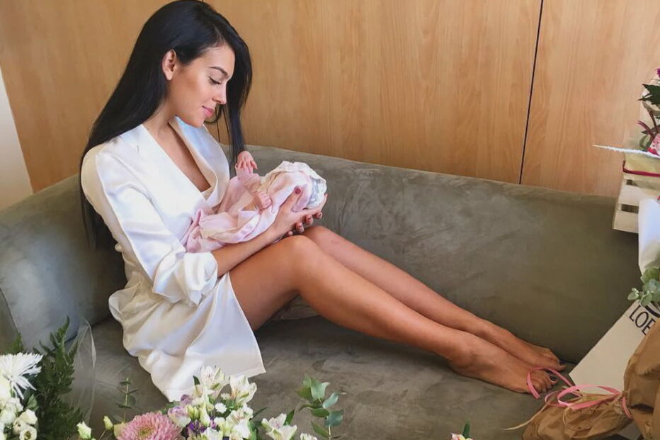 “Estamos mais felizes e completos”, diz namorada de Ronaldo