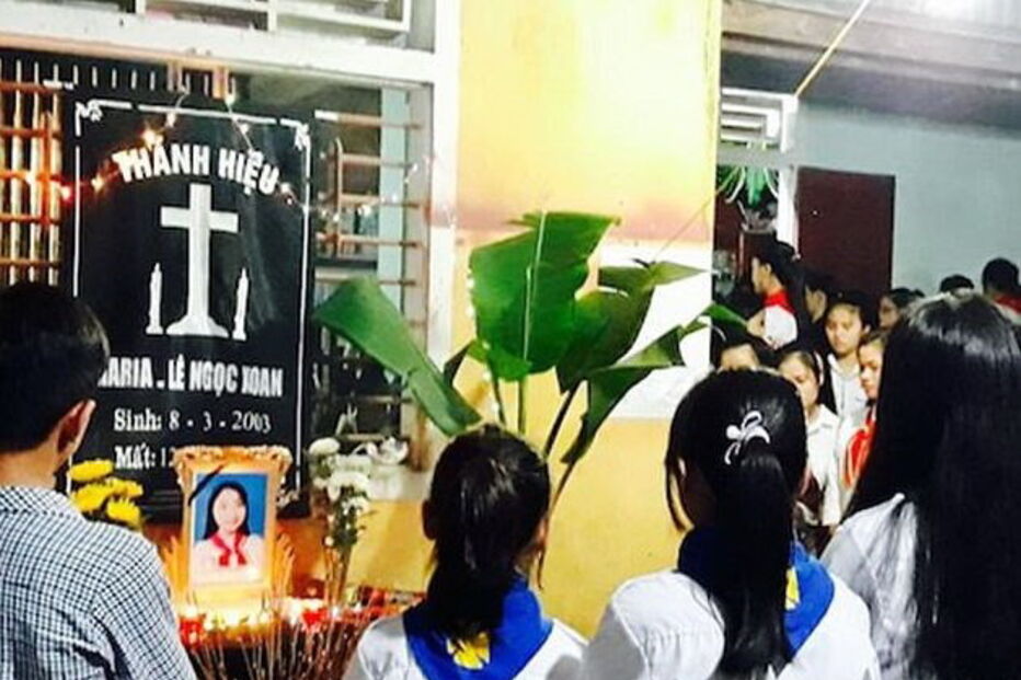 Adolescente morre eletrocutada por carregador de iPhone danificado