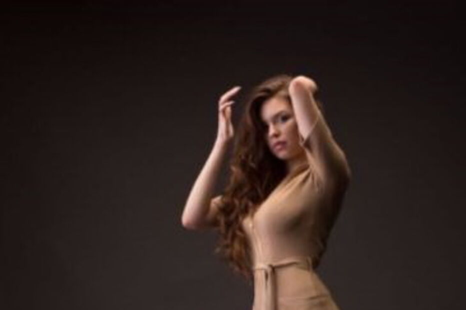 Giselle tem 19 anos e vendeu a sua virgindade online por 2.5 milhões de euros