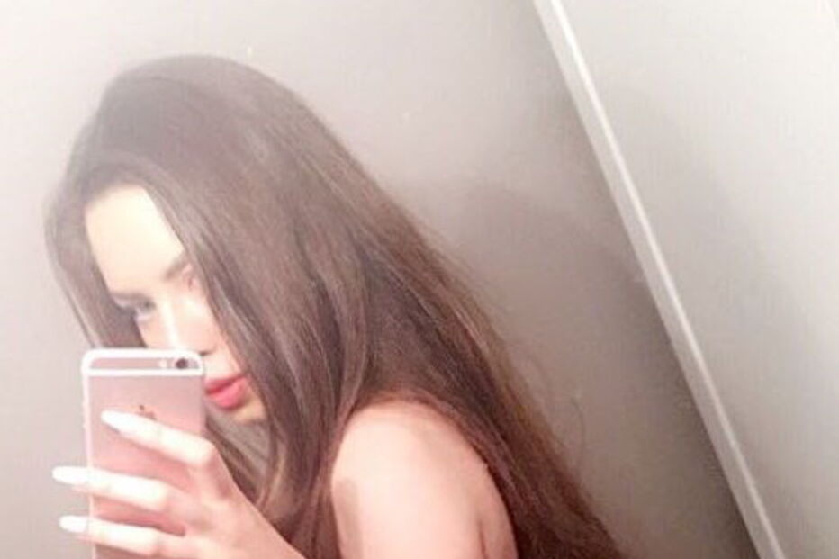 Giselle tem 19 anos e vendeu a sua virgindade online por 2.5 milhões de euros