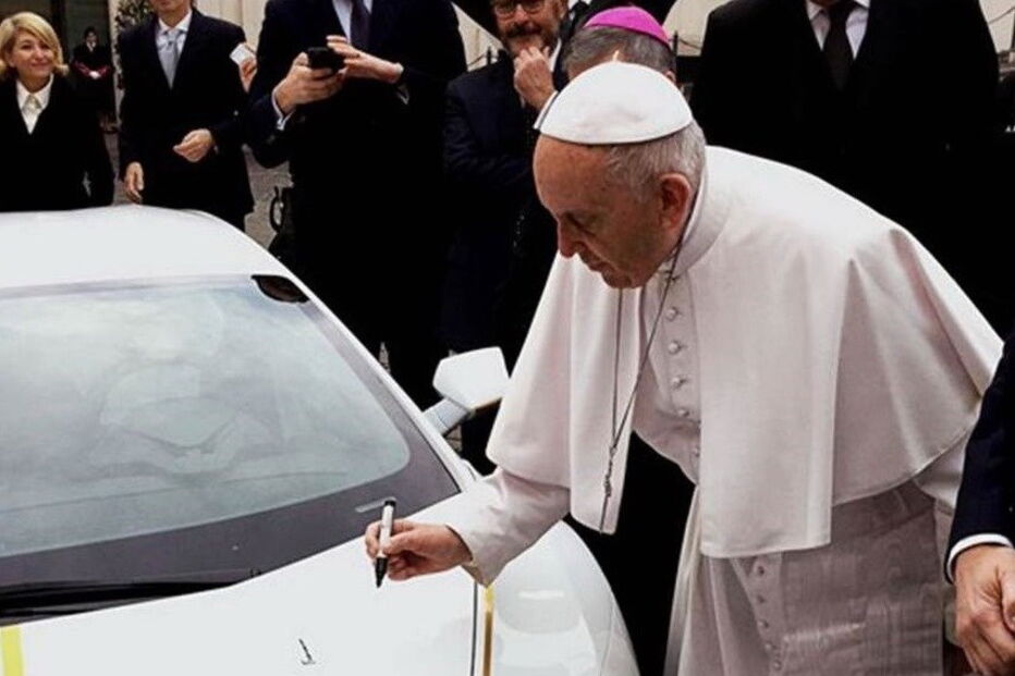 Papa Francisco recebeu Lamborghini