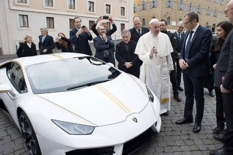 Papa Francisco recebeu Lamborghini