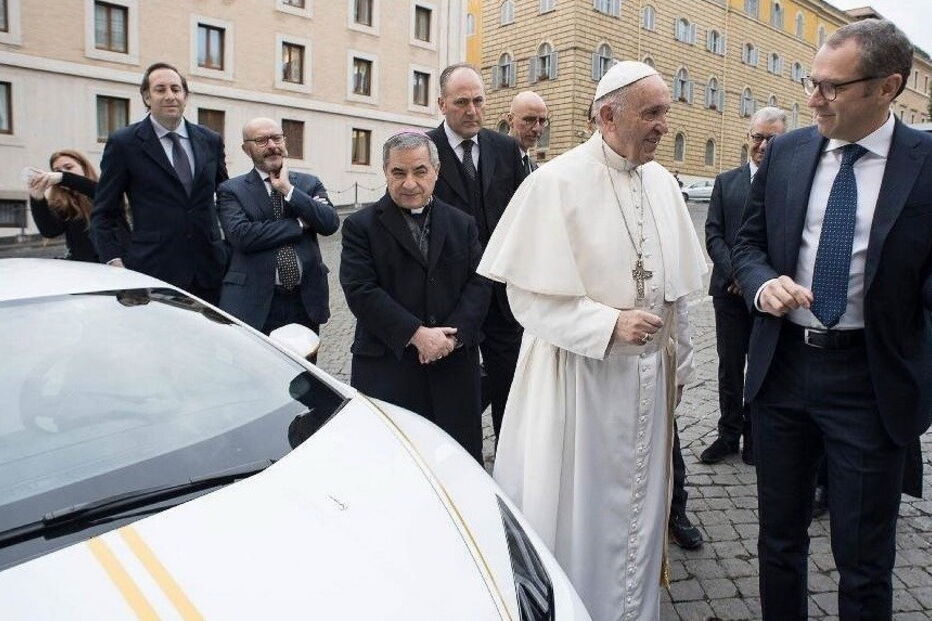 Papa Francisco recebeu Lamborghini