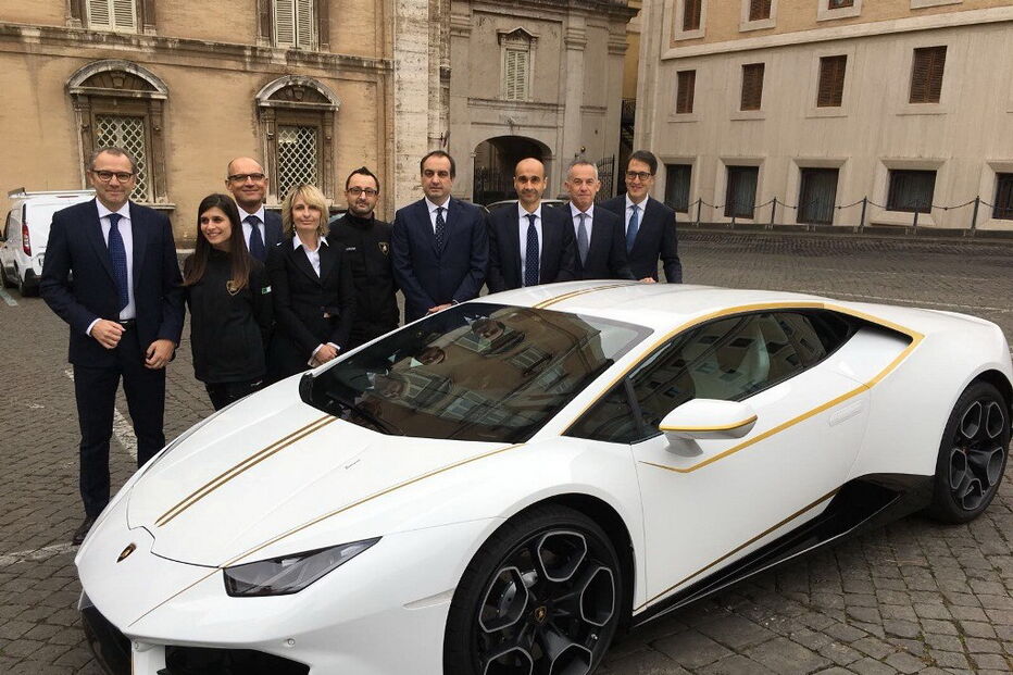 Papa Francisco recebeu Lamborghini