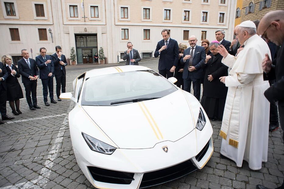 Papa Francisco recebeu Lamborghini