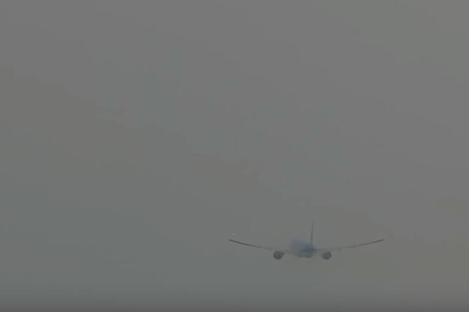 Avião atingido por raio após descolar de Amesterdão