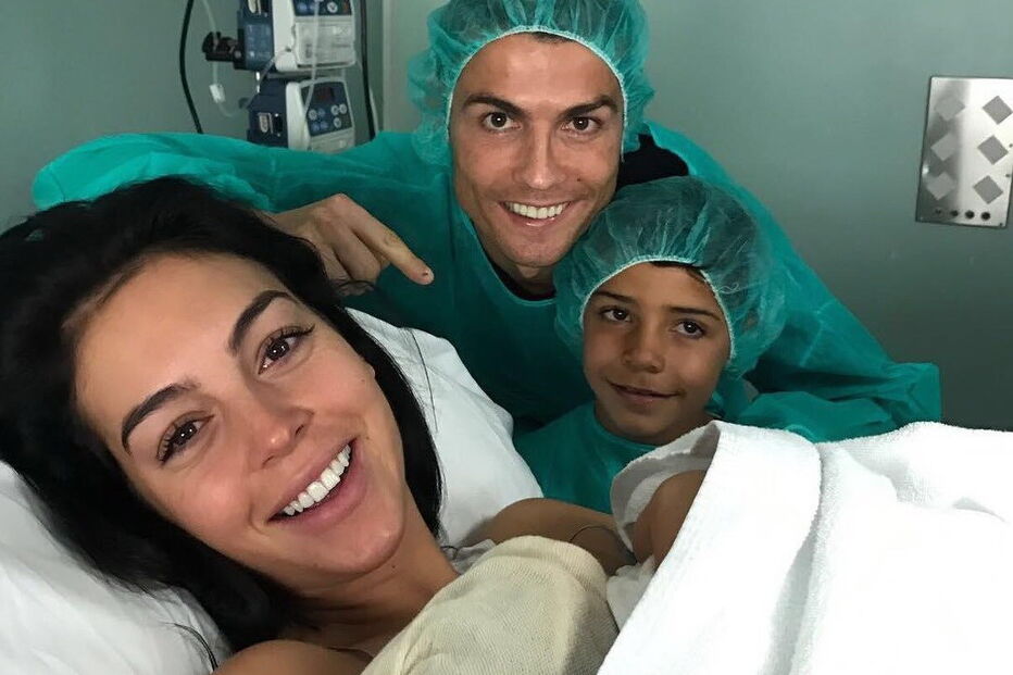 Ronaldo partilhou fotografia nas redes sociais logo após o nascimento de Alana Martina