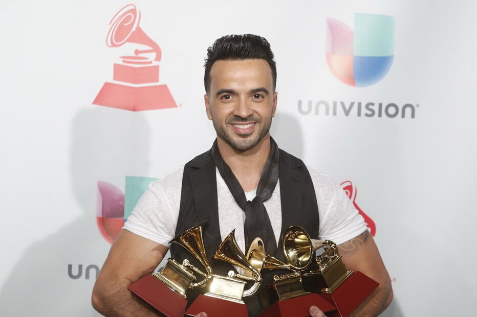 Luis Fonsi recebeu quatro Grammy e tocou ao vivo em Las Vegas