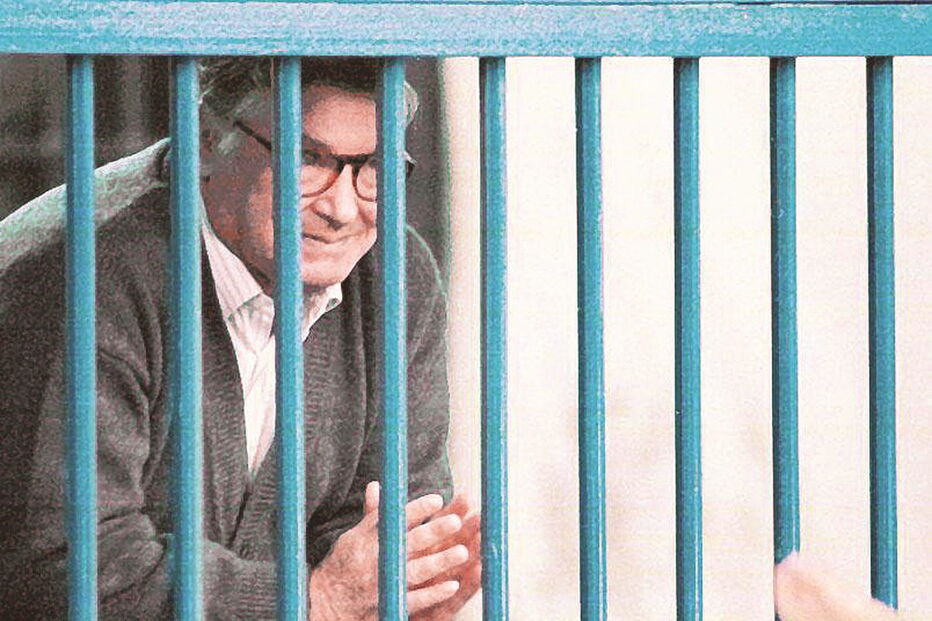 Riina recusou colaborar com as autoridades, pelo que há ainda muito por saber sobre as relações entre a máfia e os poderes políticos italianos, e nomeadamente sobre a relação de Riina com o três vezes primeiro-ministro Giulio Andreotti. Em 1993 um informador afirmou ter visto Riina e Andreotti abraçarem-se como amigos    