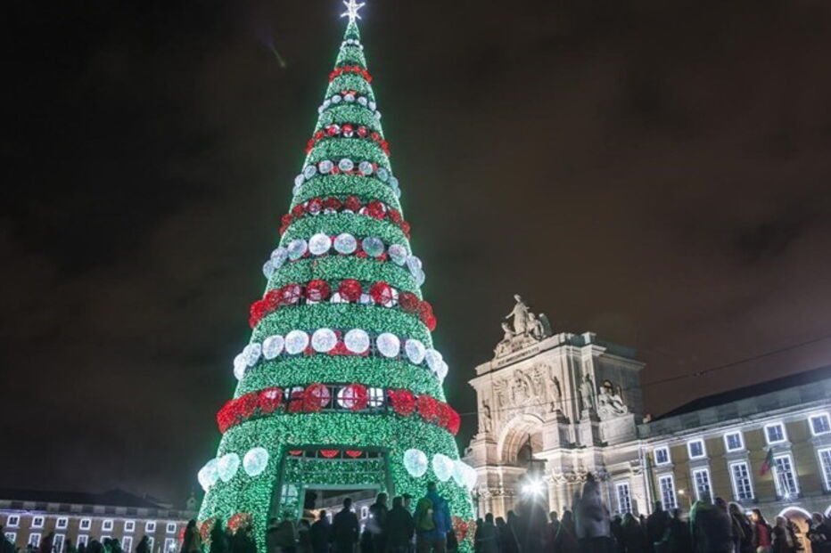 Árvore de Natal na Praça do Comércio, em Lisboa