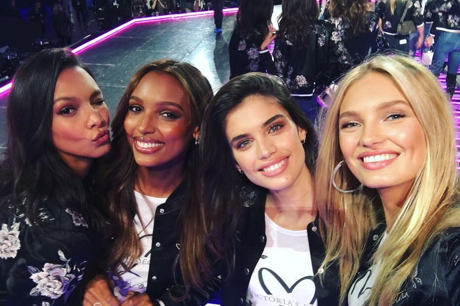 Modelos da Victoria's Secret já estão em Xangai para o desfile do ano