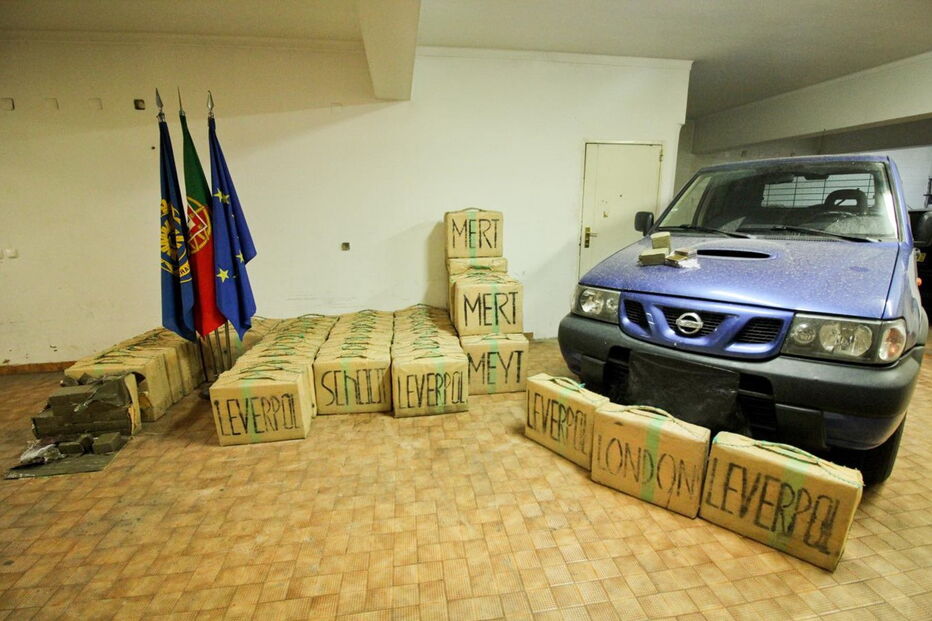 Em Sagres, a Polícia Judiciária apreendeu 2,1 toneladas de haxixe, numa descarga organizada pela rede internacional 