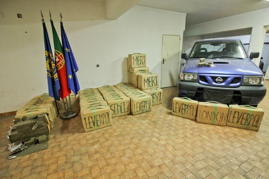 Em Sagres, a Polícia Judiciária apreendeu 2,1 toneladas de haxixe, numa descarga organizada pela rede internacional 