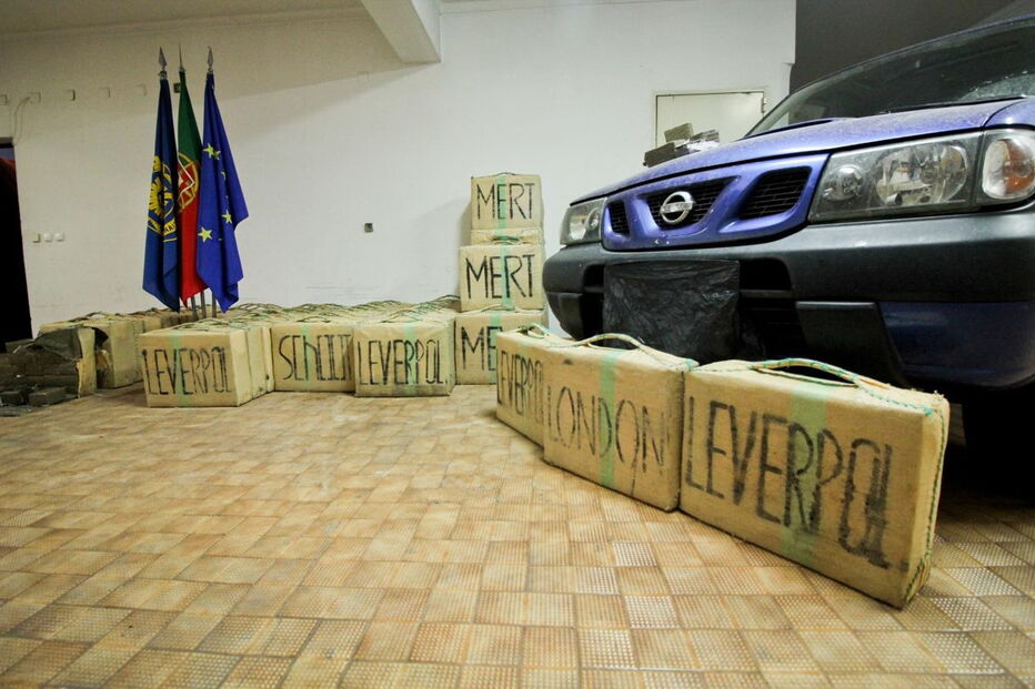 Em Sagres, a Polícia Judiciária apreendeu 2,1 toneladas de haxixe, numa descarga organizada pela rede internacional 