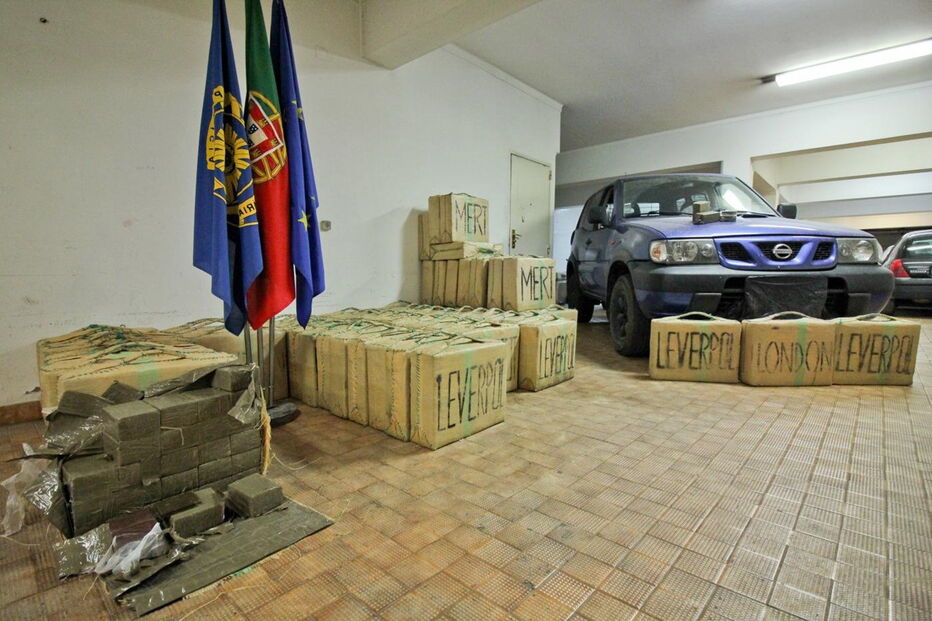 Em Sagres, a Polícia Judiciária apreendeu 2,1 toneladas de haxixe, numa descarga organizada pela rede internacional 