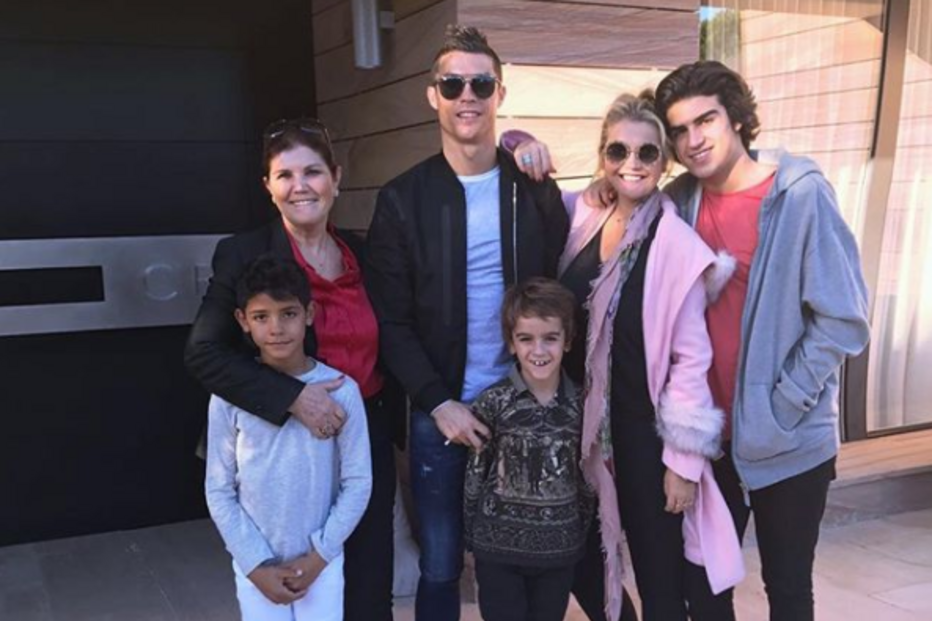 Dolores Aveiro, Cristiano Ronaldo, CR7, futebol, desporto, Georgina Rodriguez